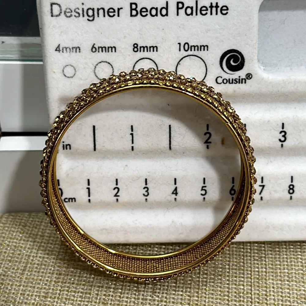 Beautiful Gold Tone Bangle - Picture 7 of 9
